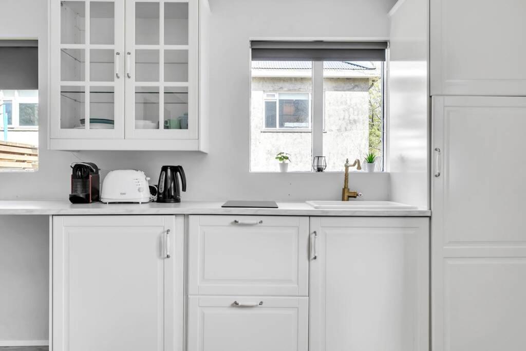Nr10 Atelier, Tiny House Near Reykjavik Center レイキャヴィーク エクステリア 写真